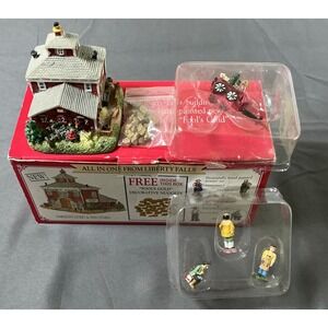Liberty Falls AH156 Dawson's Livery & Feed Stable Set with Pewter Figures